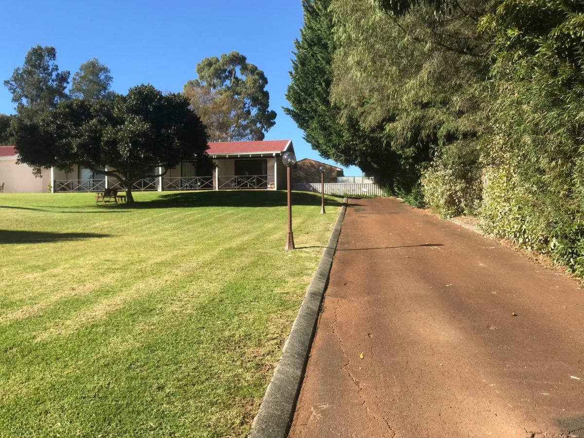 Karri Forest Motel Pemberton Exterior photo